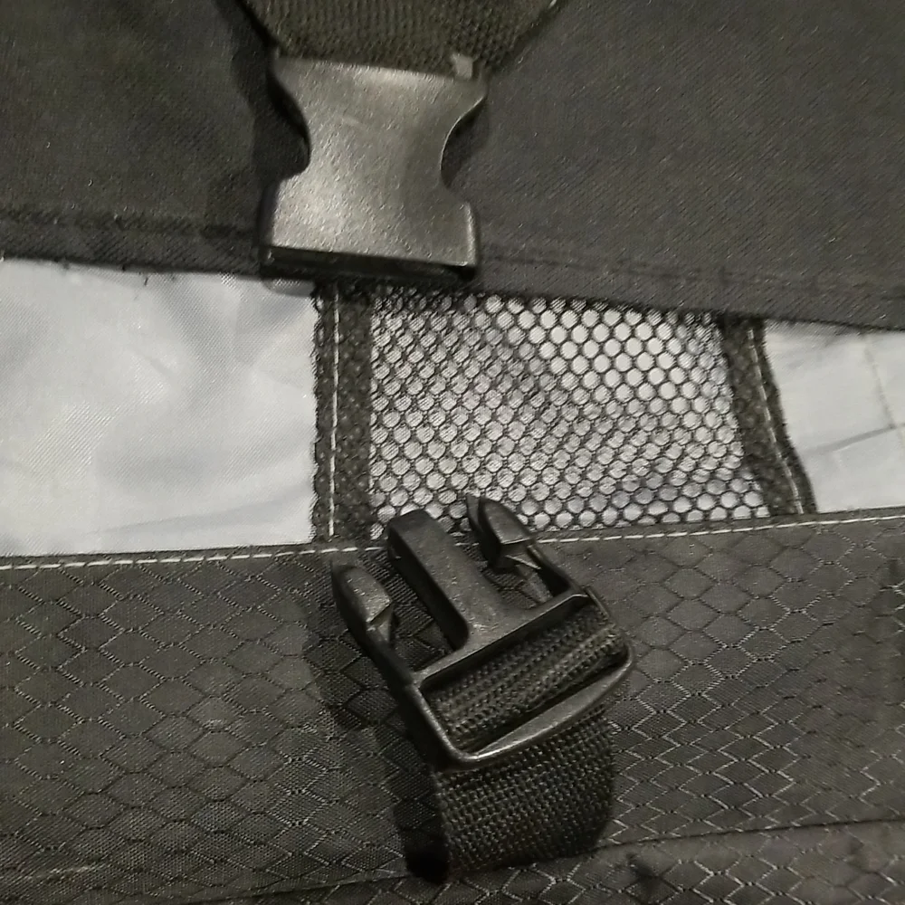 Messenger Bag. Like new lots pockets/waterbottle pocket & many zippered compart.